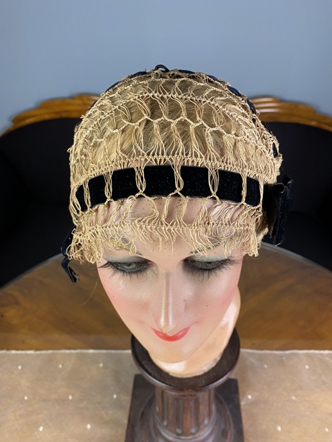 1 antique boudoir bonnet 1900