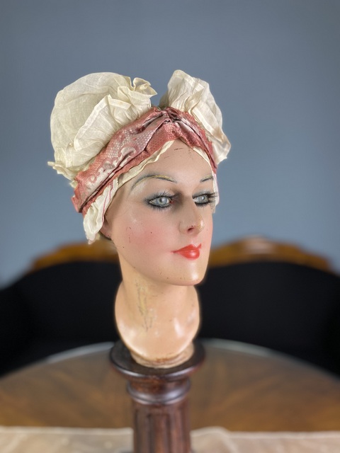 2 antique boudoir Bonnet 1910