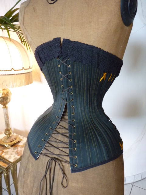 22 antique corset 1879
