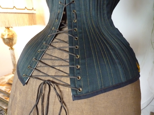 24 antique corset 1879