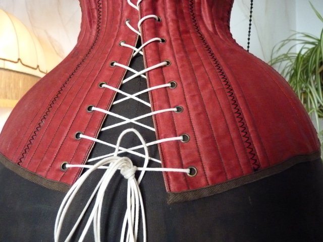 21 antique corset 1880
