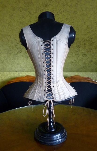 21 antique corset mannequin 1890