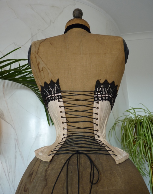 20 antique corset 1890