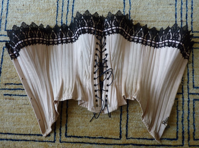 31 antique corset 1890