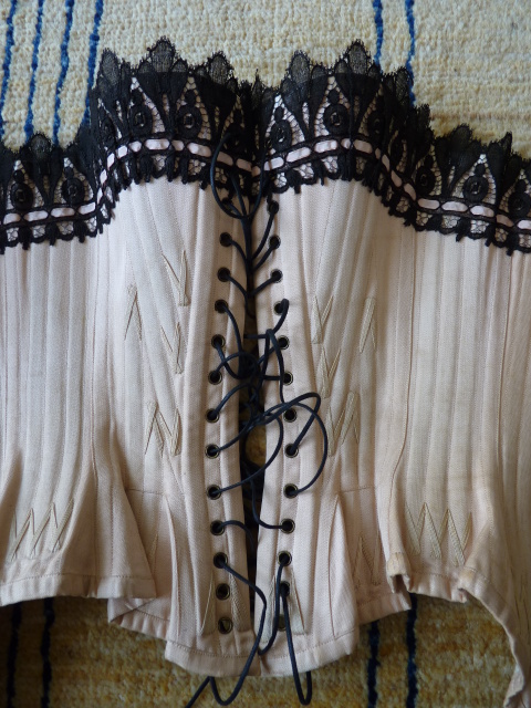 32 antique corset 1890