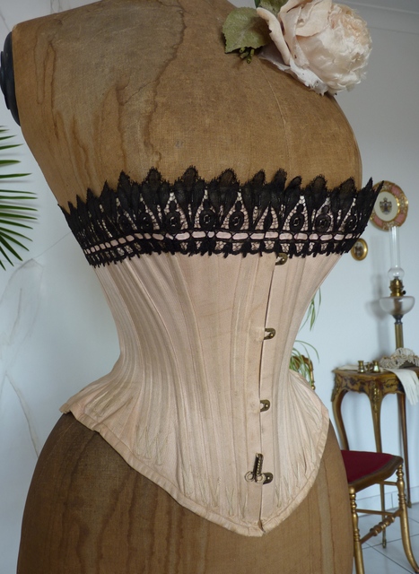 9 antique corset 1890