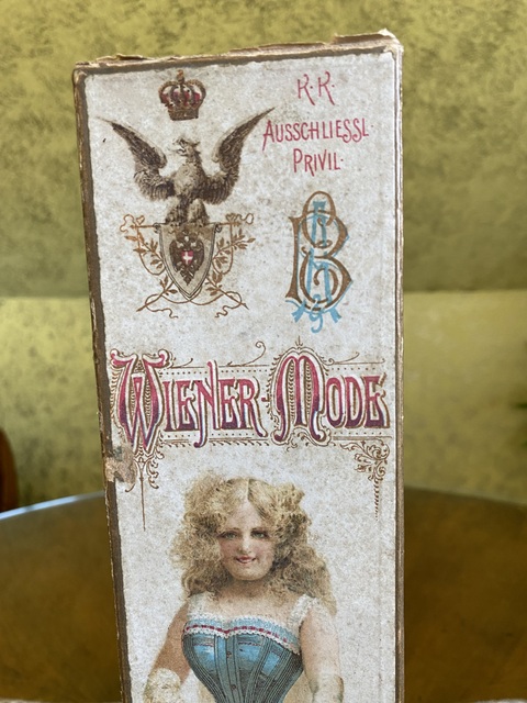 1 antique corset box 1895