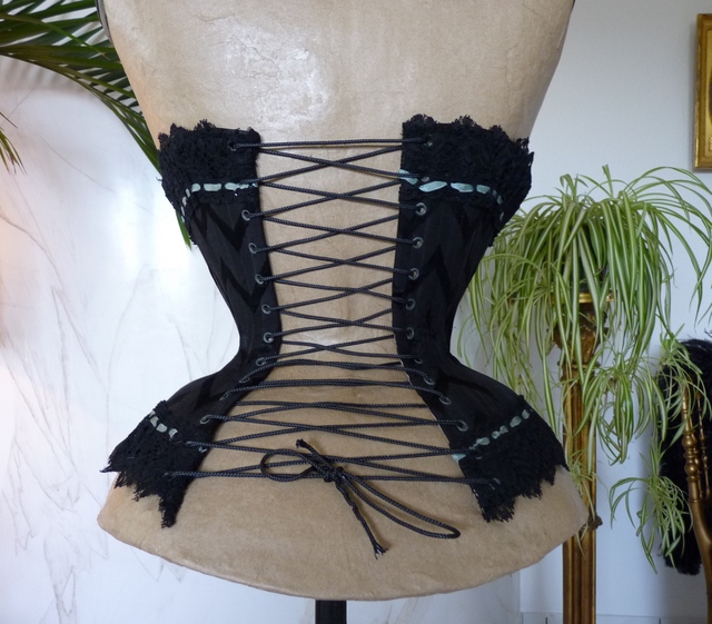16 antique corset 1895