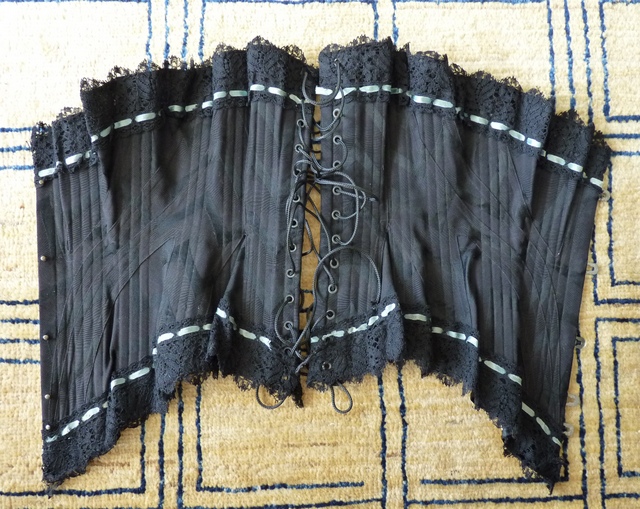 28 antique corset 1895