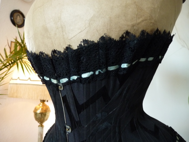 5 antique corset 1895