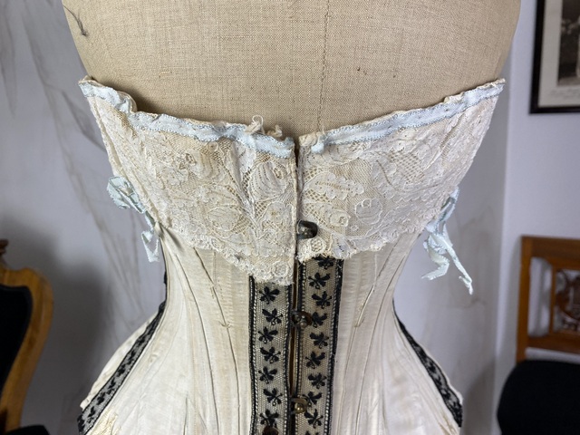 3 antique corset 1900