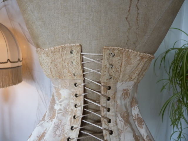 18 antique corset 1900
