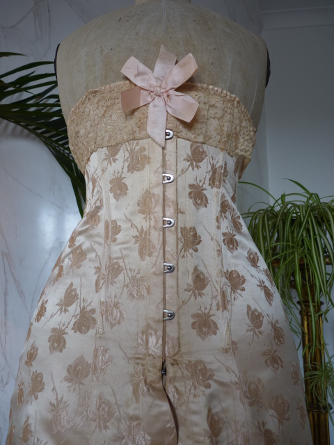 8 antique corset 1900