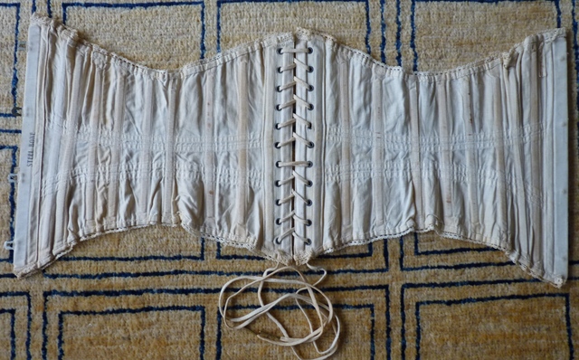 100 antique underbust corset 1900