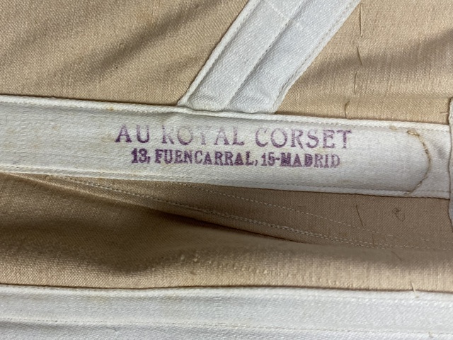 1 antique AU ROYAL corset 1904