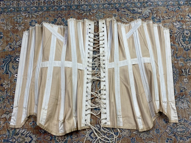 15 antique AU ROYAL corset 1904