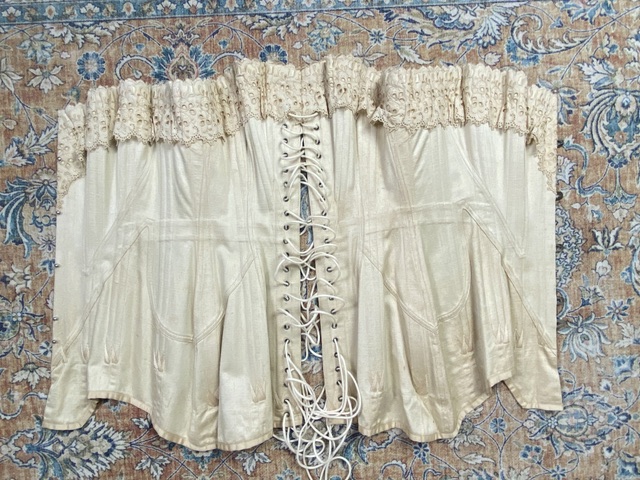 19 antique AU ROYAL corset 1904