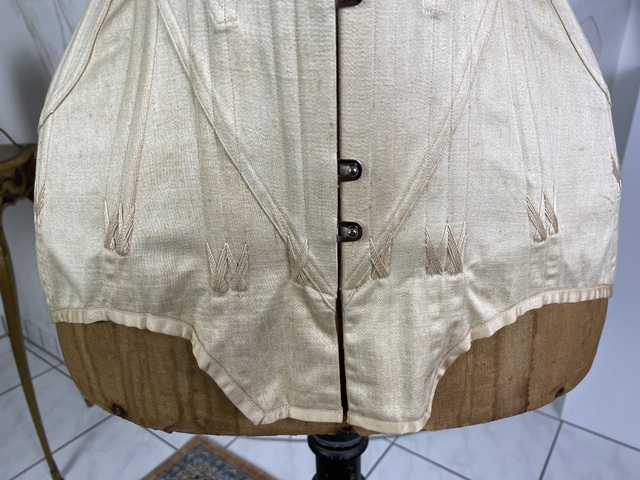 4 antique AU ROYAL corset 1904