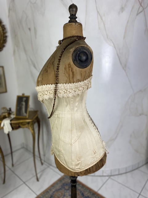 7 antique AU ROYAL corset 1904