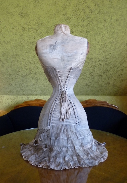 15 antique corset mannequin 1904