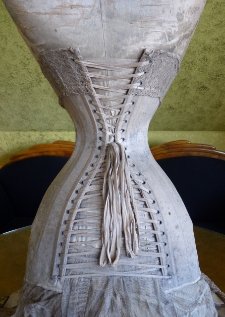 16 antique corset mannequin 1904