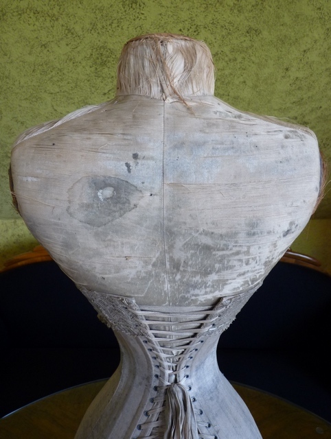 19 antique corset mannequin 1904