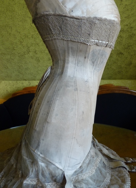 23 antique corset mannequin 1904