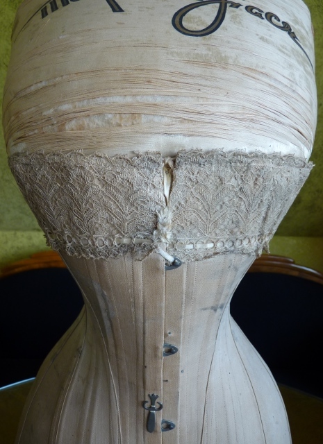4 antique corset mannequin 1904