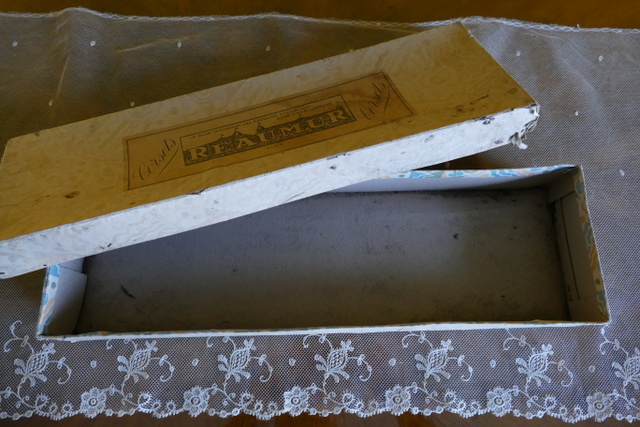 4 antique corset box Reaumur 1905
