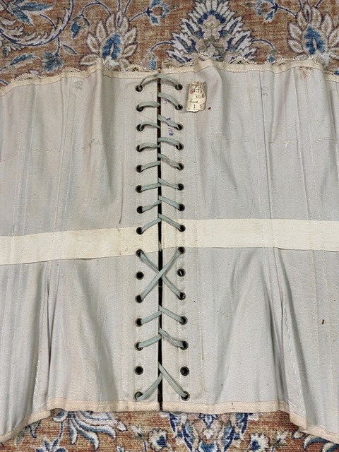 17 antique corset 1906