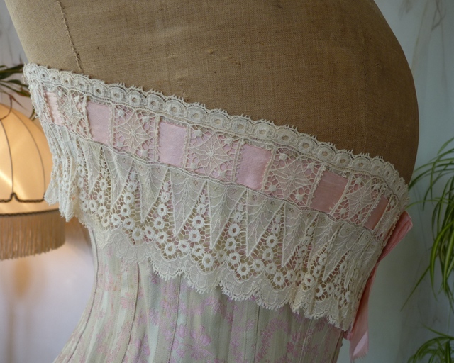 11 antique corset 1908