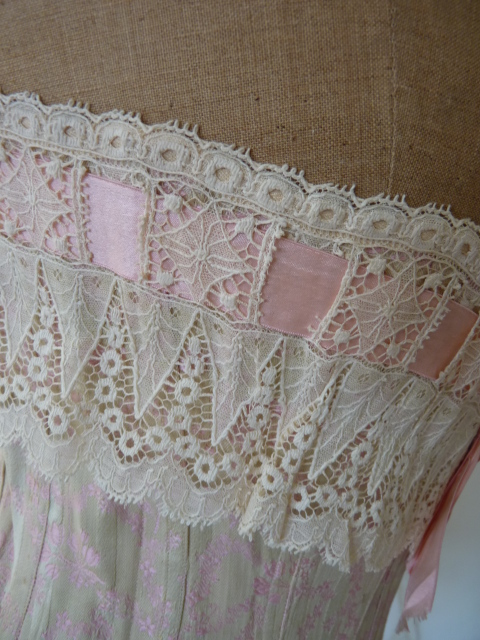 12 antique corset 1908