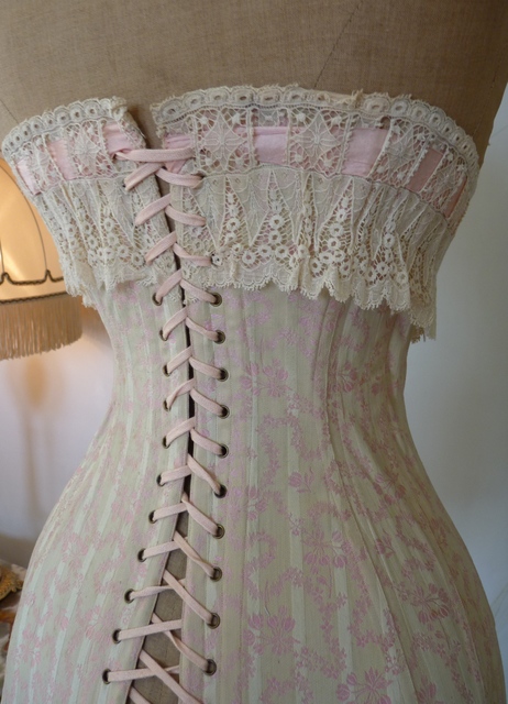 17 antique corset 1908