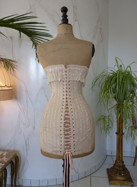 18 antique corset 1908