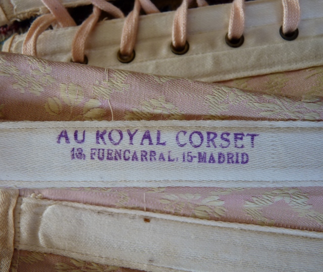 1 antique corset 1908