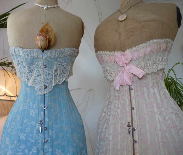 208 antique corset 1908