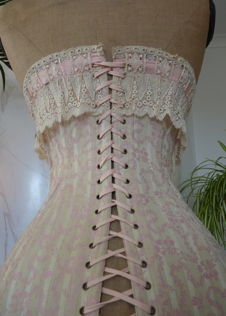 21 antique corset 1908