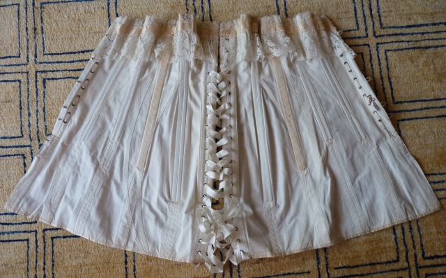 106 antique au royal corset 1910