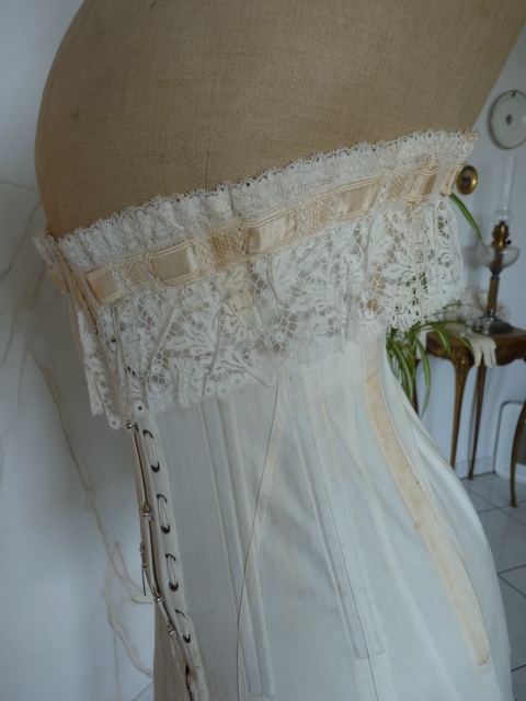 10b antique au royal corset 1910