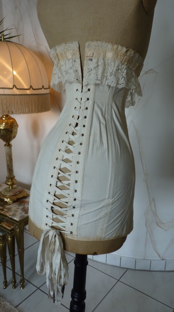 17 antique au royal corset 1910