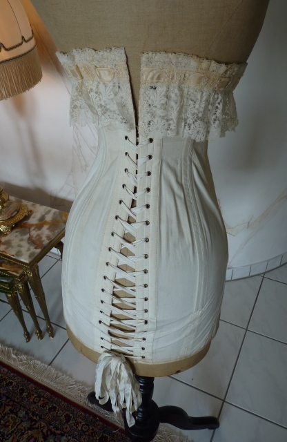 18 antique au royal corset 1910
