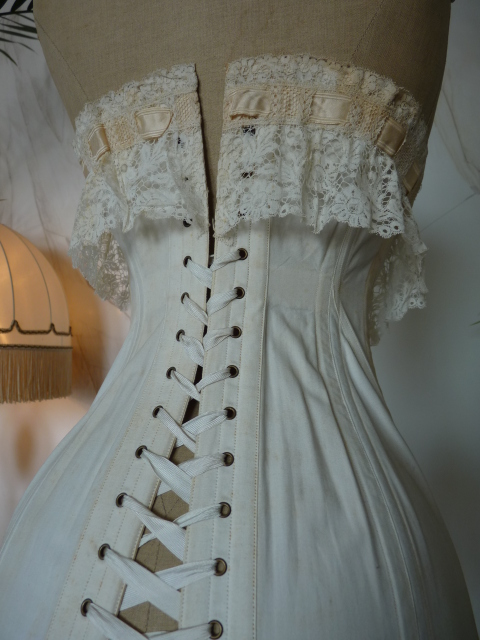 19 antique au royal corset 1910