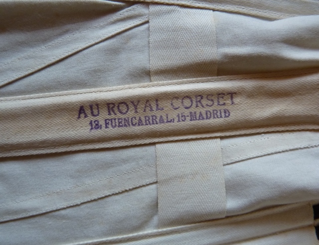 1 antique au royal corset 1910