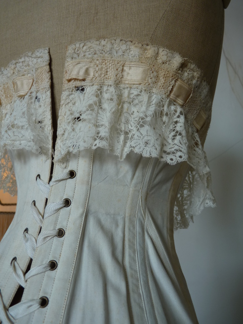 20 antique au royal corset 1910