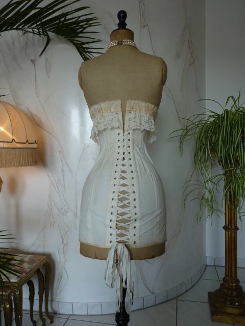 23 antique au royal corset 1910