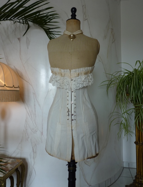 3 antique au royal corset 1910