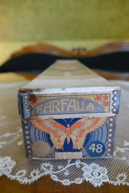 1 antique corset box 1912