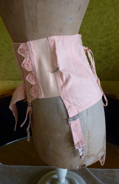 16 antique corset 1920
