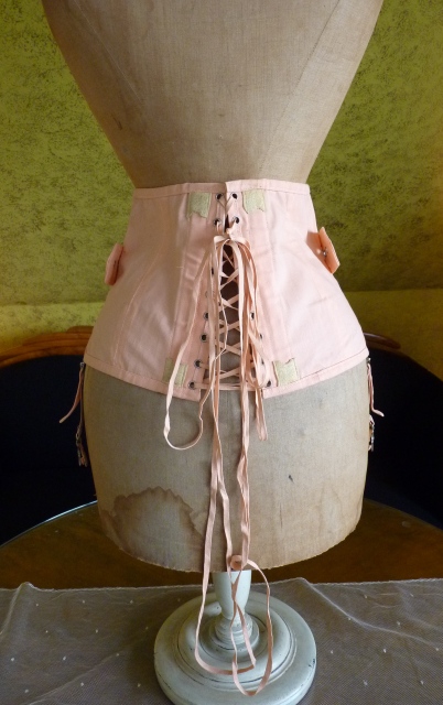 7 antique corset 1920