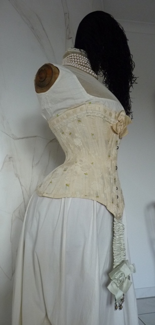 25 corset antiguo